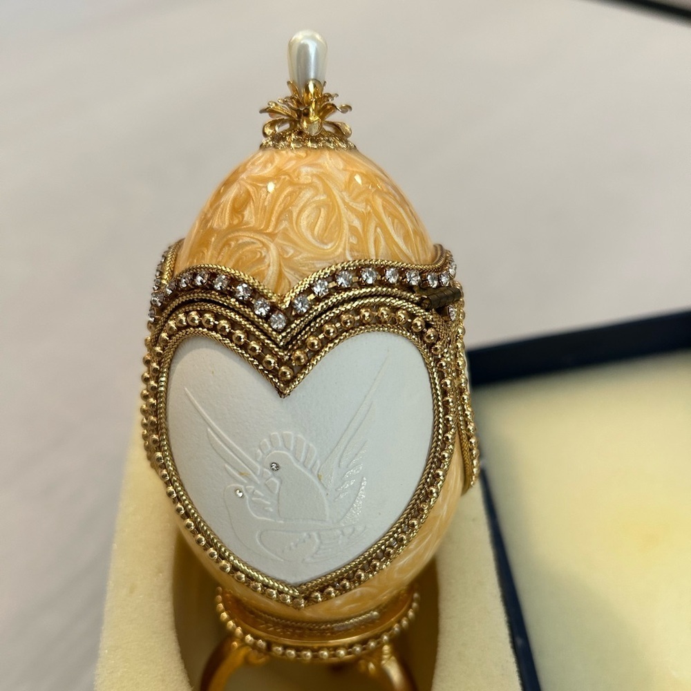 Kingspoint Designs Faberge style Egg, musical ring jewelry gift trinket egg